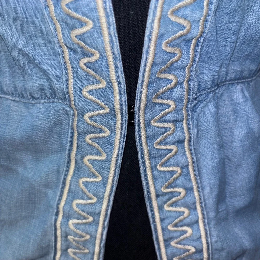 Chico's Small Blue Boho Embroidered‎ Denim Jacket CHICO's Chambray Lightweight